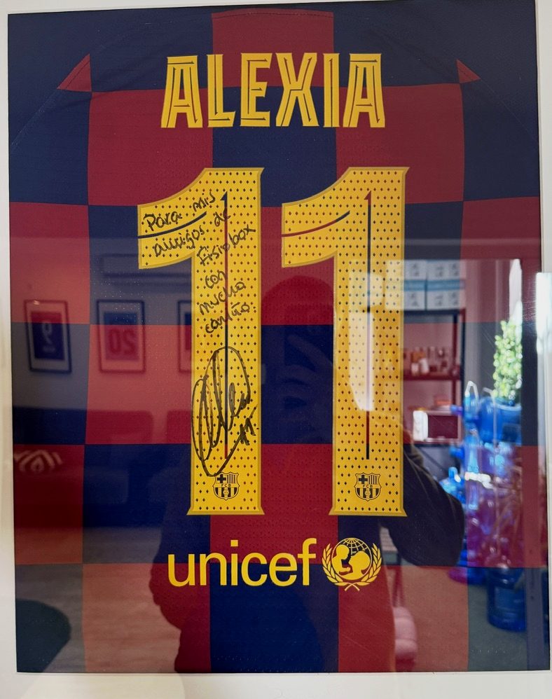 Alexia, Futbolista profesional — Camiseta firmada · FISIOBOX Barcelona