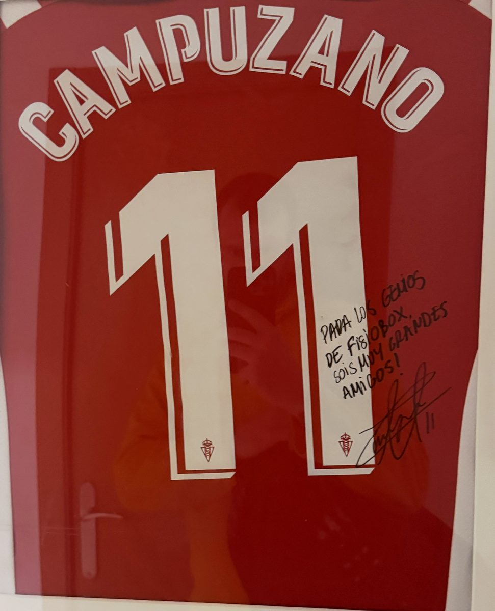 Campuzano, Futbolista profesional — Camiseta firmada · FISIOBOX Barcelona