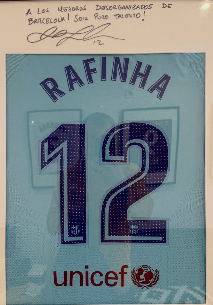 Rafinha, Futbolista profesional — Camiseta firmada · FISIOBOX Barcelona